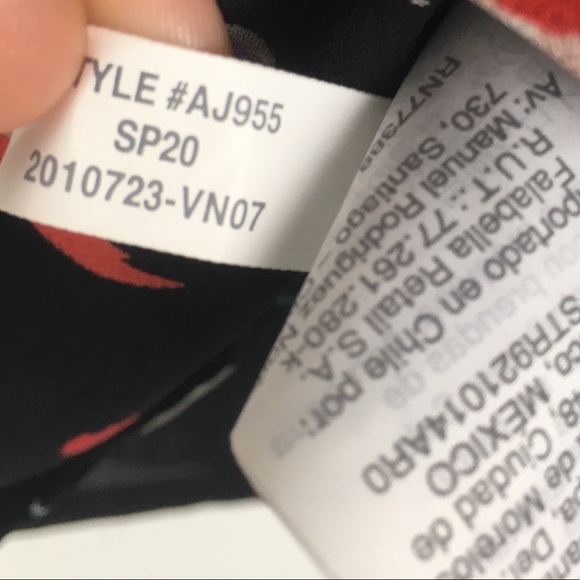 Madewell Shirred-Sleeve V-Neck Top in Drifting Flowers - Picture 8 of 9